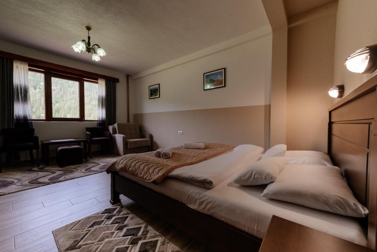 Hotel Etno Selo Zminica à Žabljak Extérieur photo