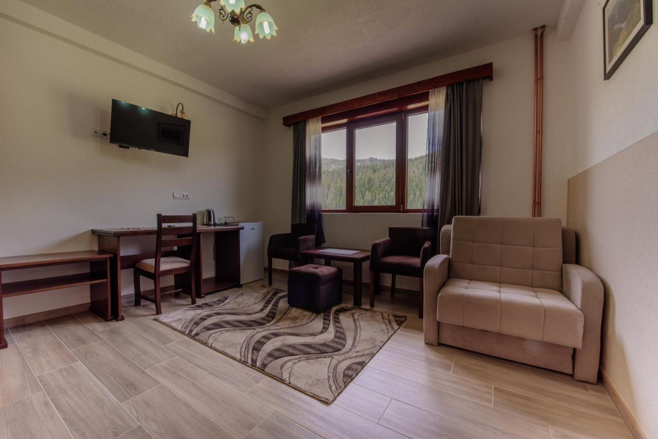Hotel Etno Selo Zminica à Žabljak Extérieur photo
